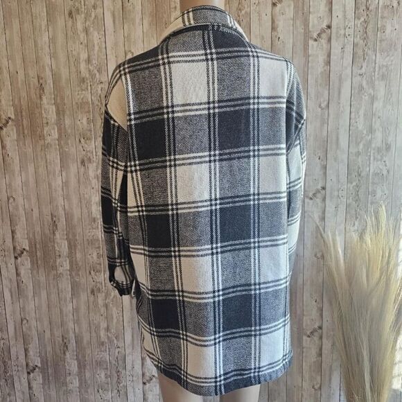 Member's Mark Women's Relaxed Fit Button Front Plaid Shacket Black And White M - Picture 7 of 9